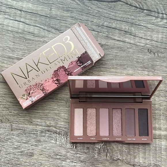 Makeup: Urban Decay, Natasha Denona, Clinique & More Posh Party